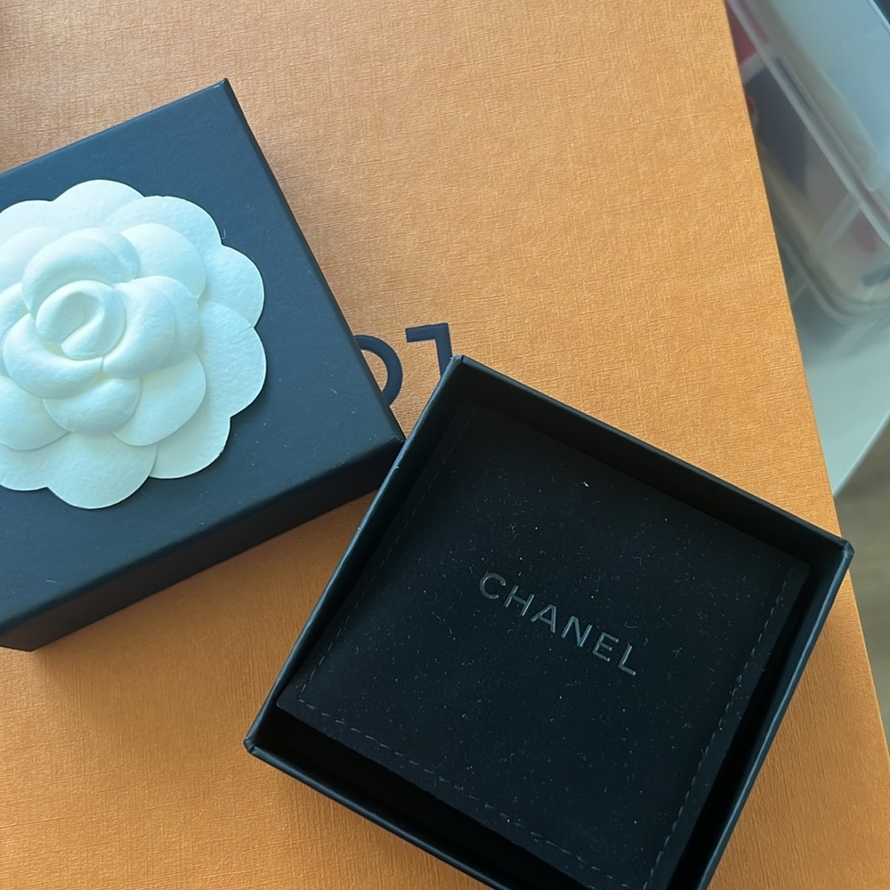 Chanel box - Picture 2 of 4